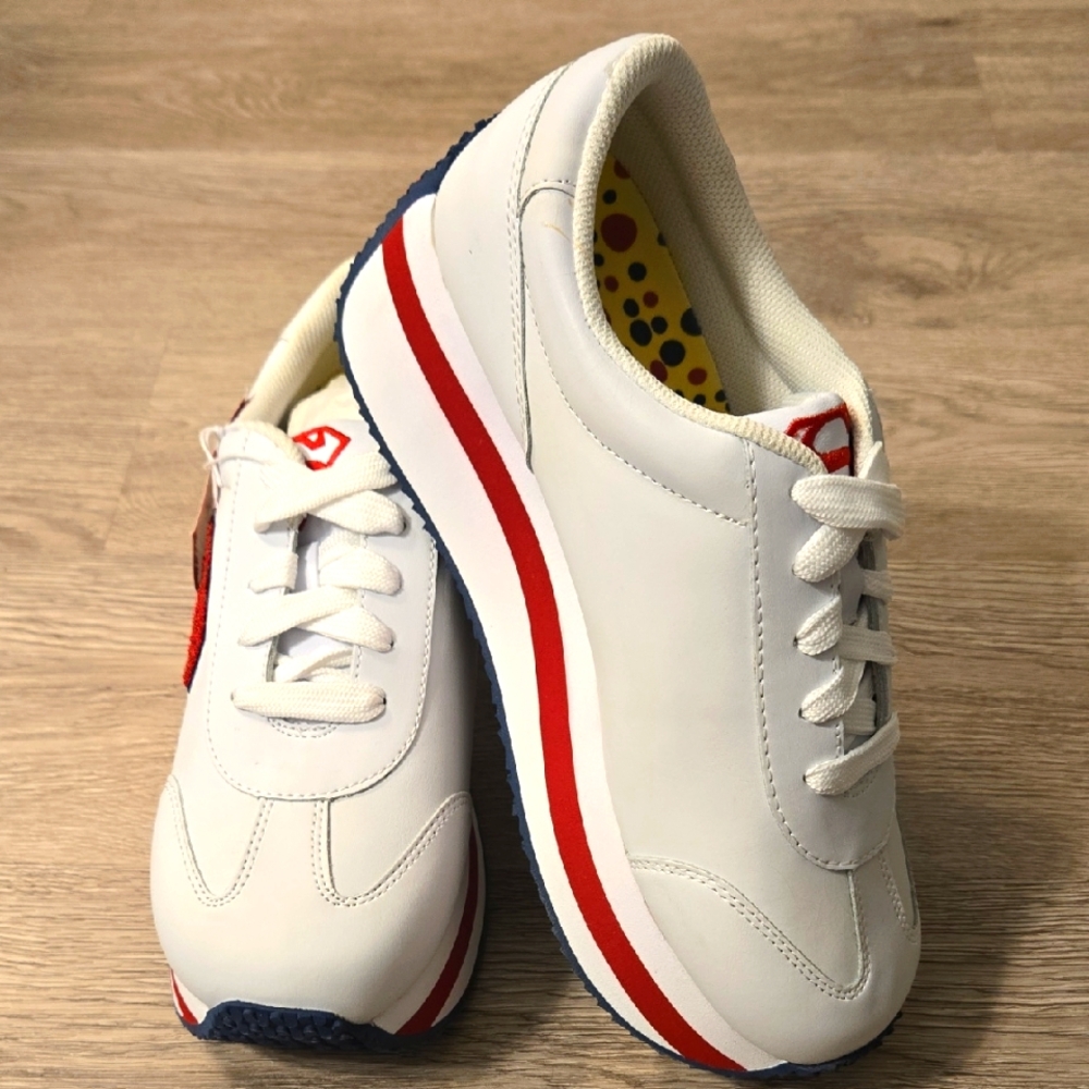 NIB Buster Brown DC Comics Super Girl White and Red Women's Sneakers
